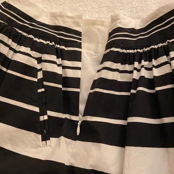 Banana Republic Black and White Mini Skirt Size 6 - Picture 4 of 7